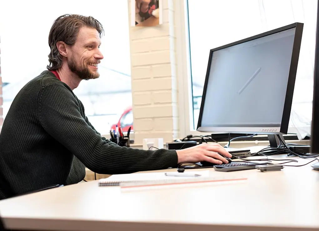 Medarebetare på Weland Solutions som använder Weland HUB